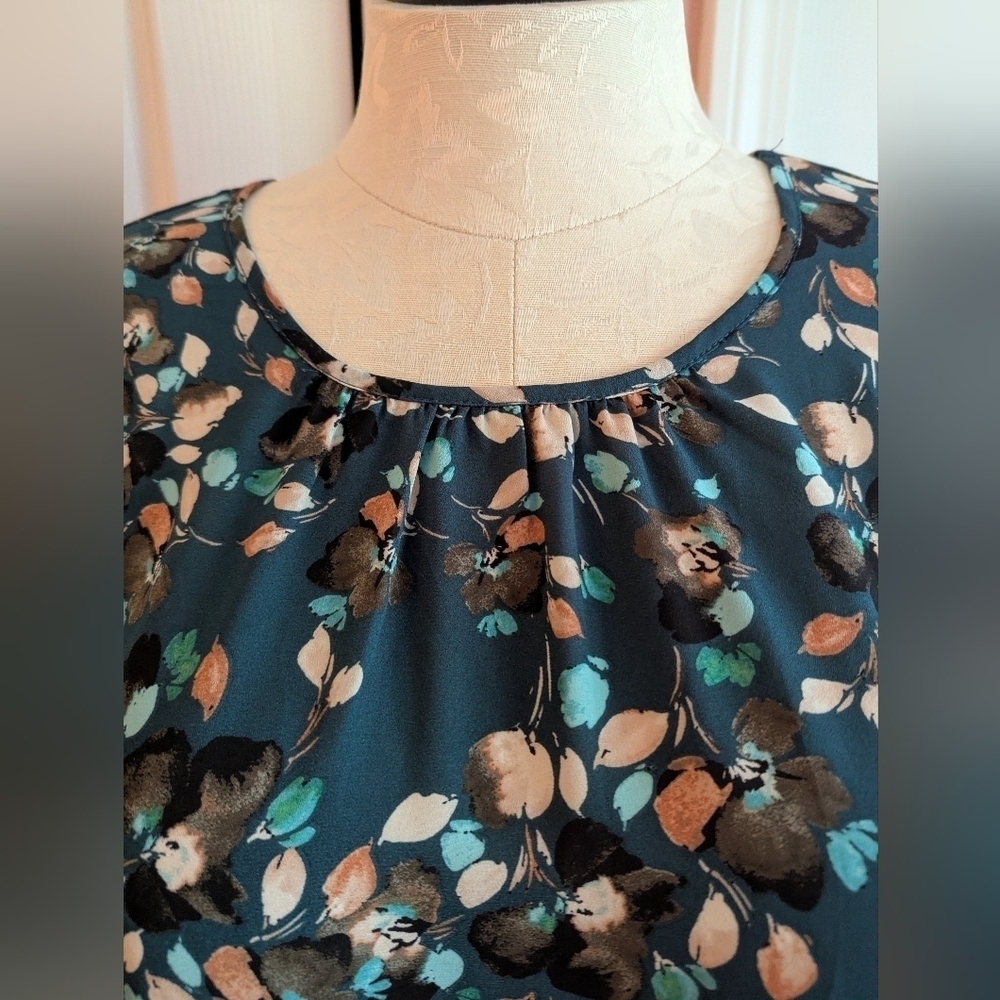 NWOT Counterparts Top Size L - Picture 9 of 11